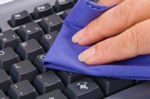 Как и чем почистить клавиатуру на ноутбуке от пролитой жидкости, пыли, мусора, грязи?